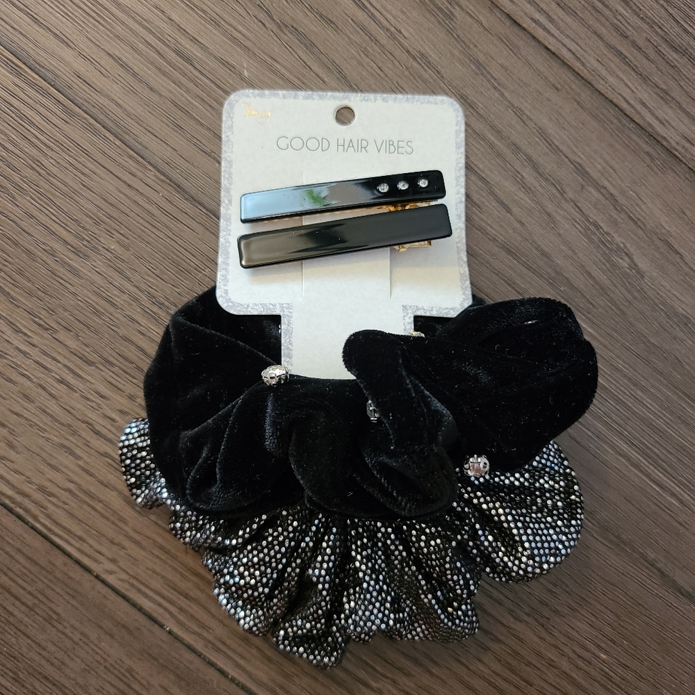 NEW Nordstrom Berry hair tie and clips